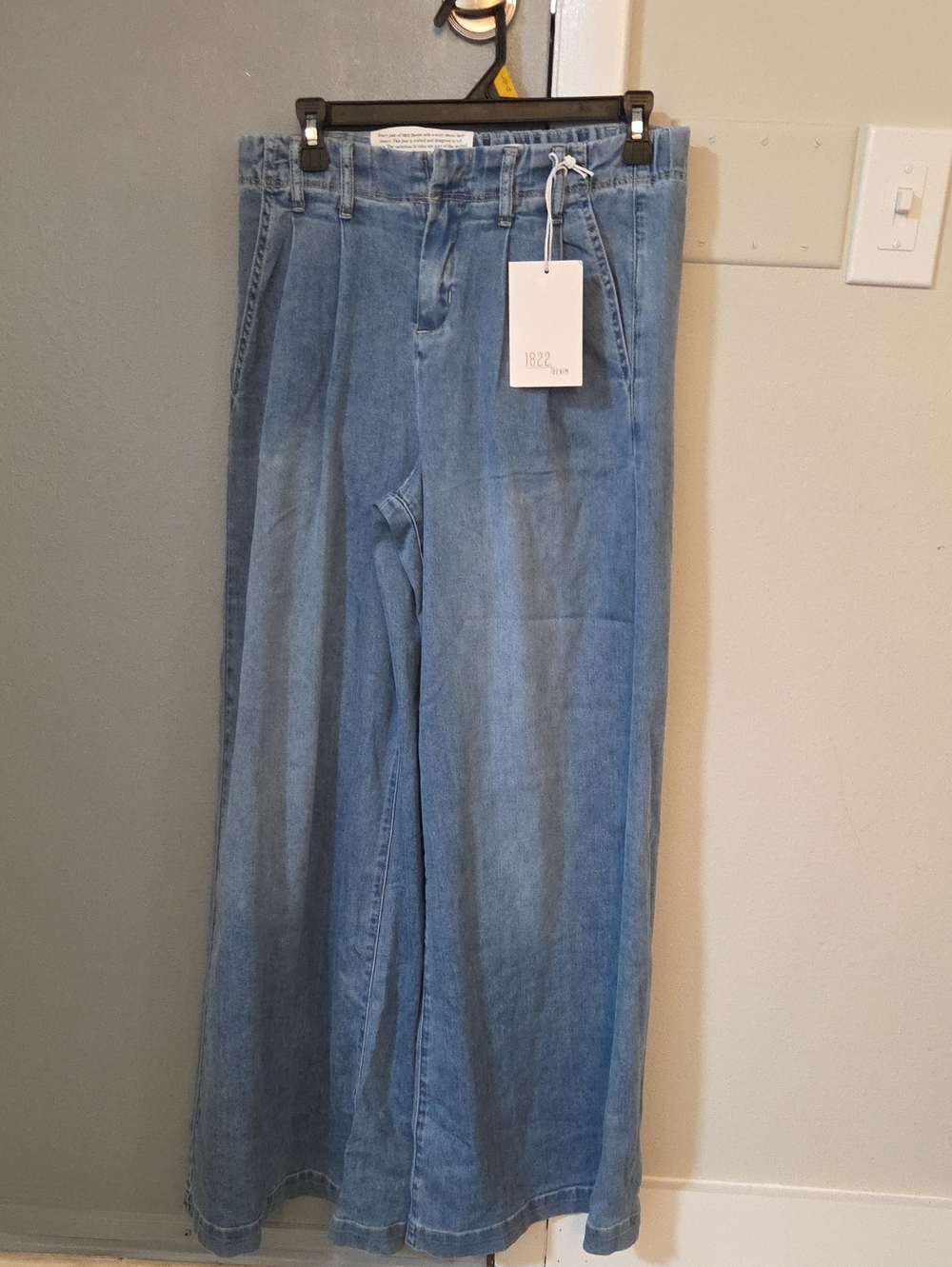 1822 Denim Light Blue Wide-Leg Jeans with Tag
